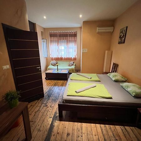 Elegance On A Budget - Rooms For Rent In Sofia Center Dış mekan fotoğraf