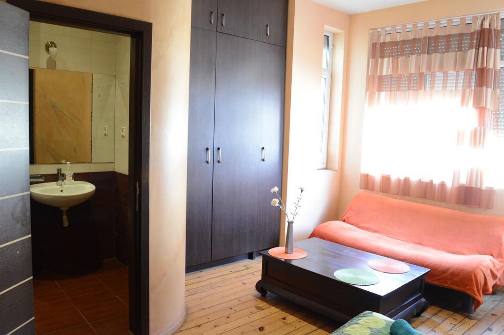 Elegance On A Budget - Rooms For Rent In Sofia Center Dış mekan fotoğraf